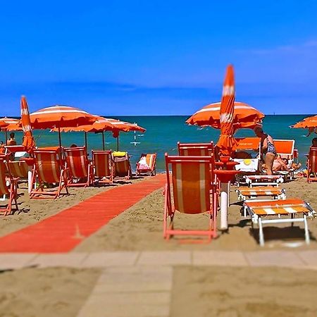 Hotel Astor Silvi Marina Exterior foto